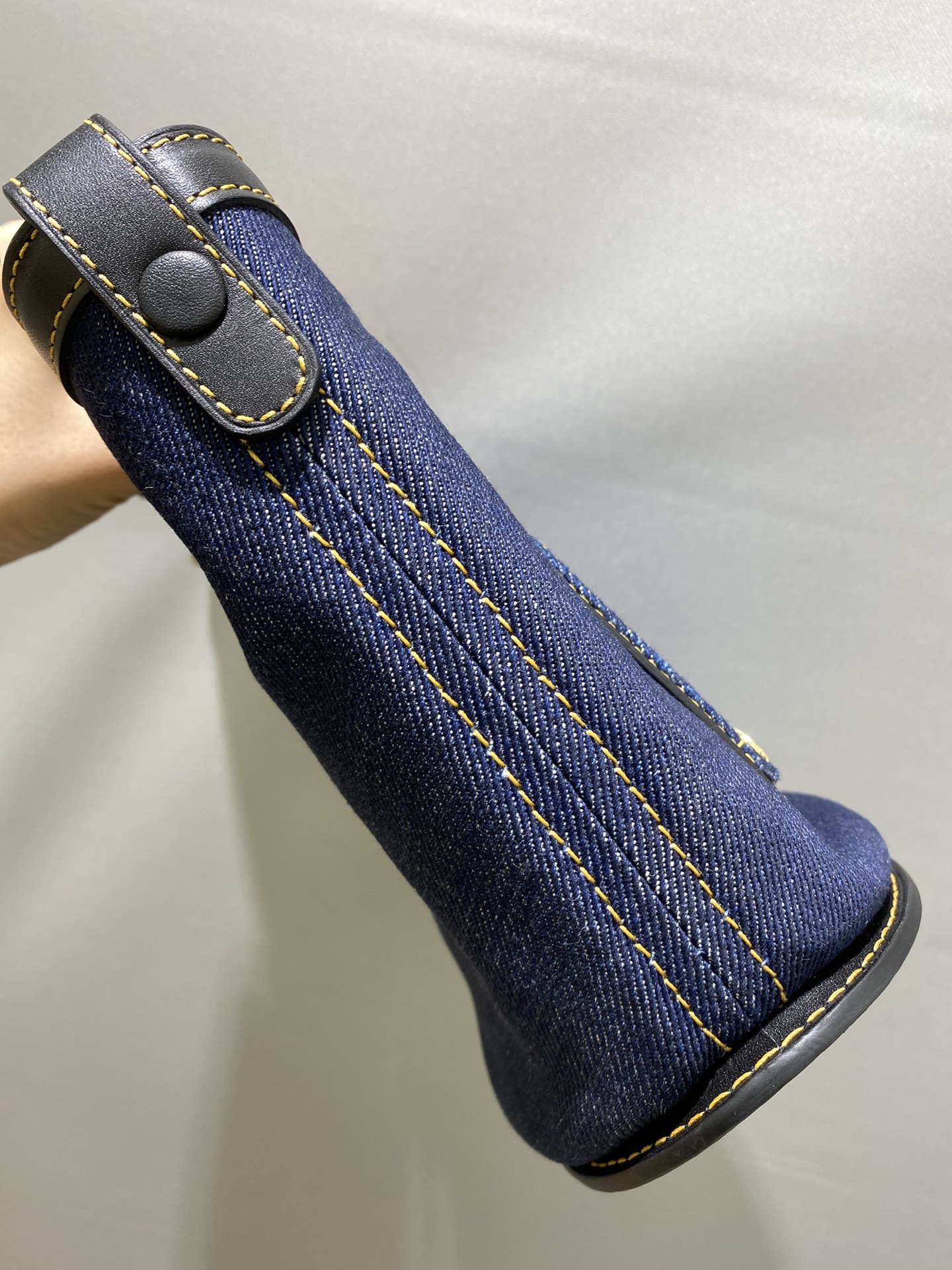 델보 핀 버킷백